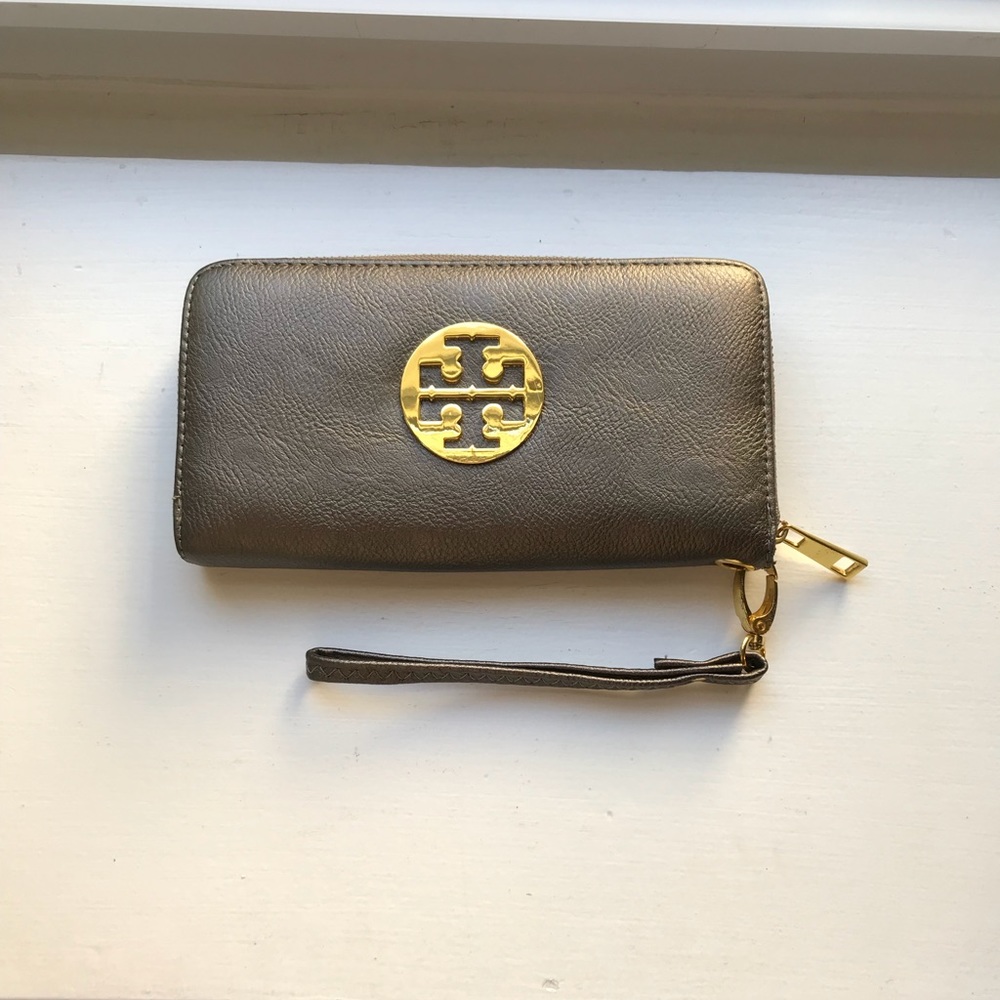Tory Burch wallet wristlet